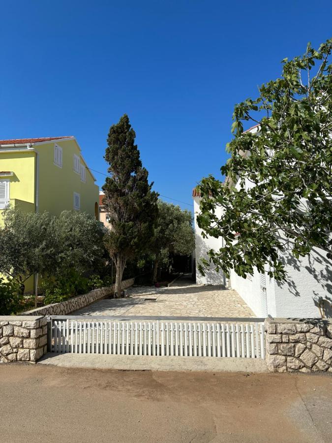 Apartmani Marko Novalja Exteriör bild